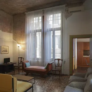 Melusina Rialto Apartment Venice